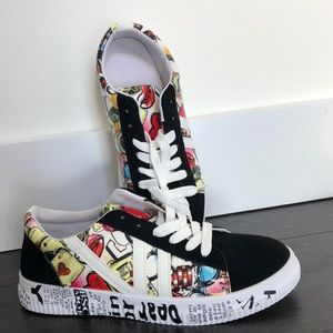 Graffiti and black velvet casual sneakers